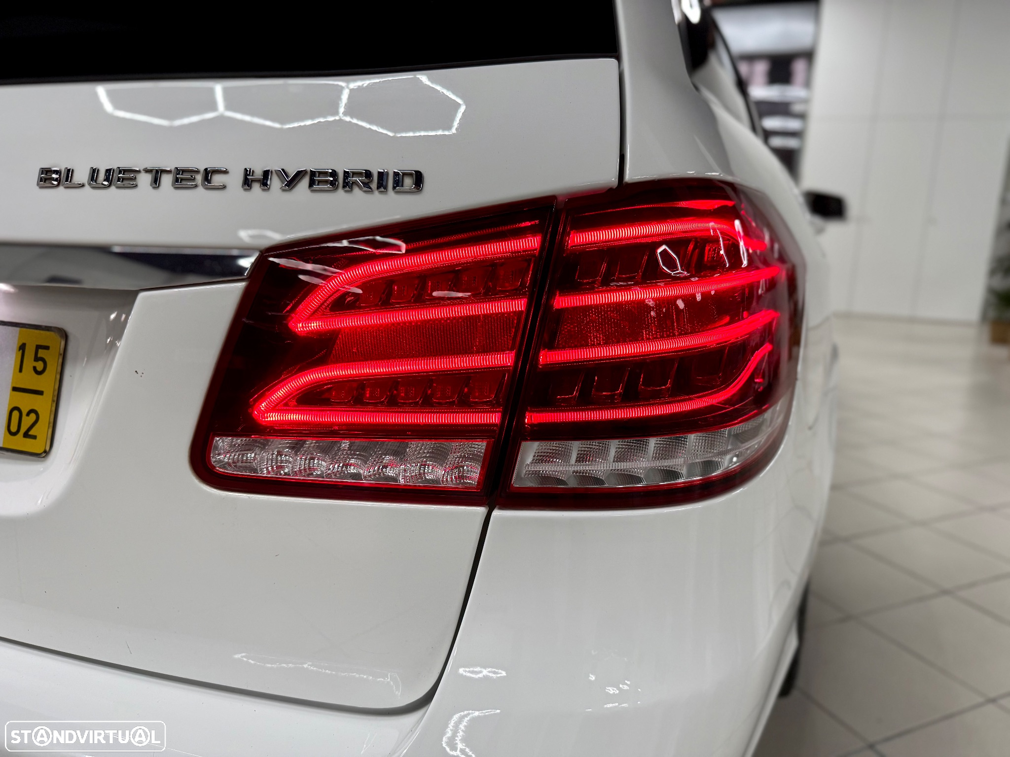 Mercedes-Benz E 300 Bluetec Hybrid Avantgarde - 14
