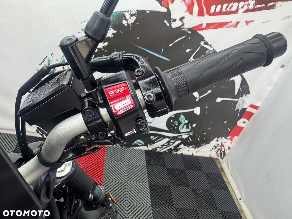 Yamaha MT - 27