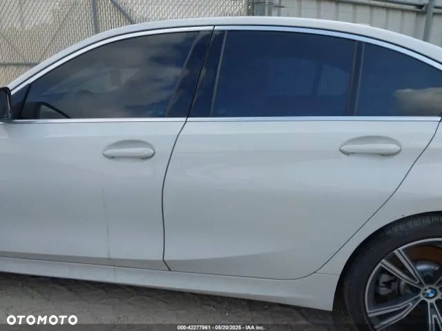 BMW Seria 3 330i - 9