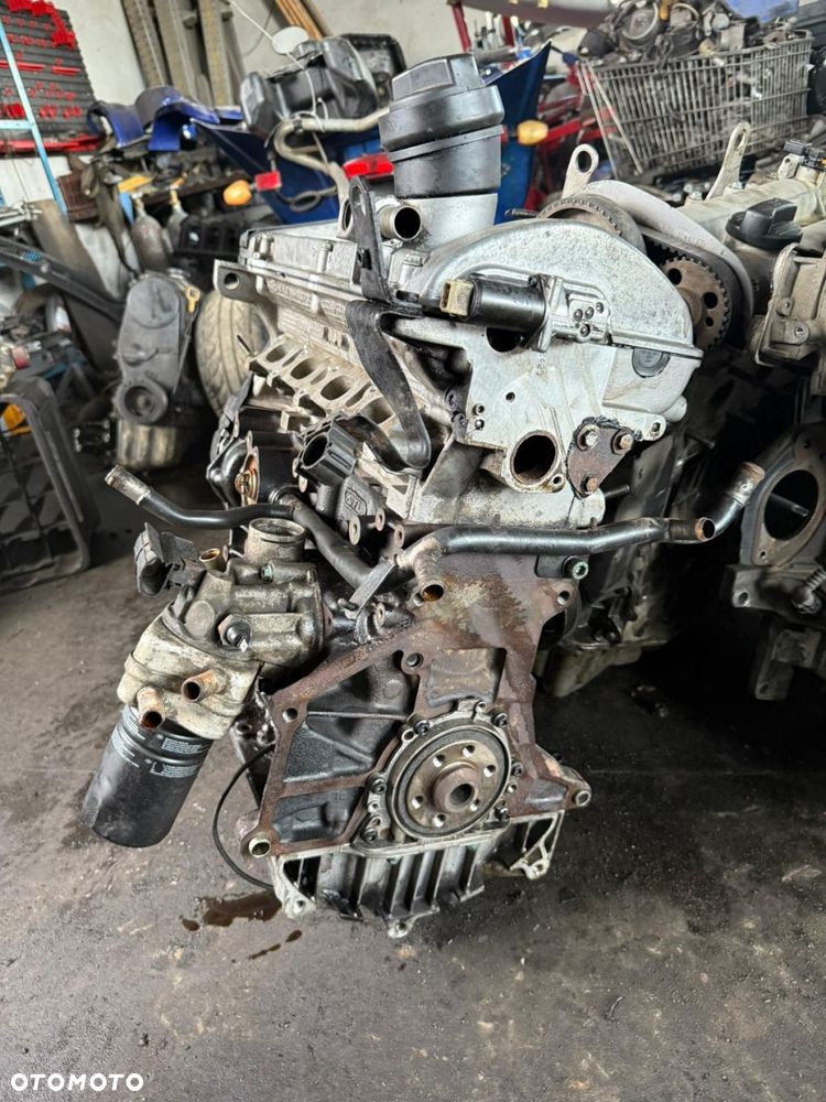 Silnik słupek Audi A3 8L 1.8 benzyna kod APG - 3