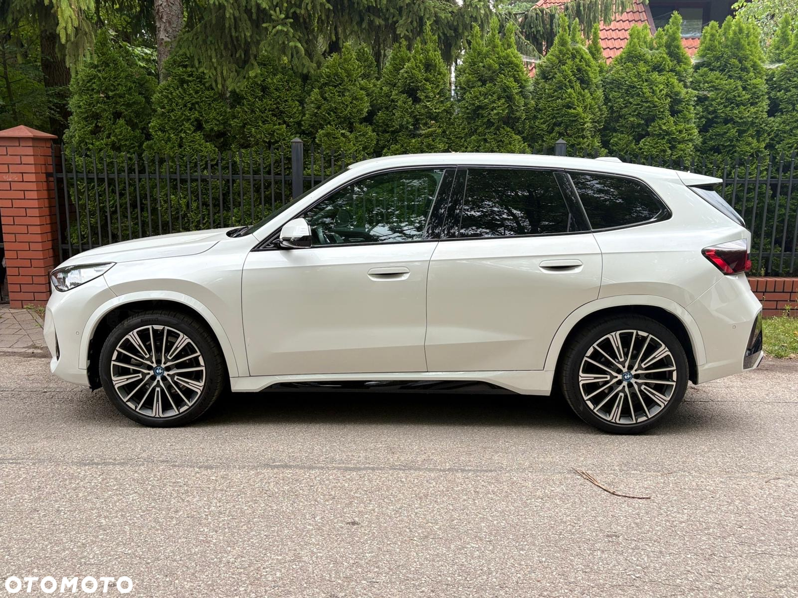 BMW iX1 - 12