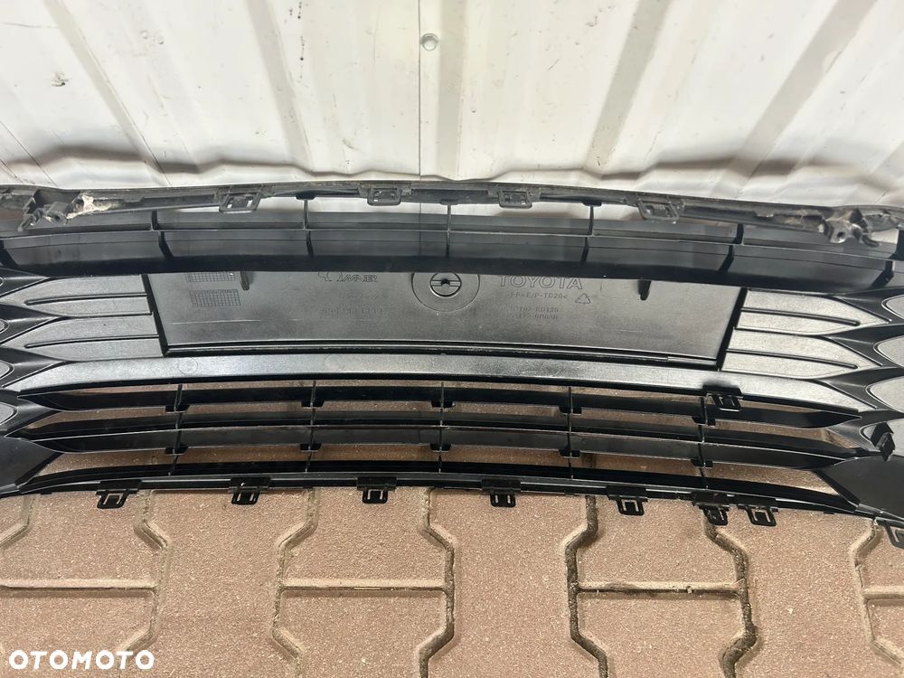 TOYOTA YARIS III LIFT 2017-2020 KRATKA ŚRODKOWA W ZDERZAK PRZÓD PRZEDNI ATRAPA GRILL LAKIEROWANA - 8