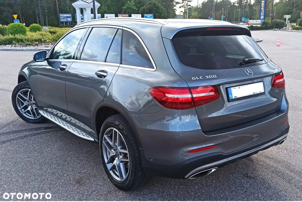 Mercedes-Benz GLC 300 4Matic 9G-TRONIC AMG Line - 3