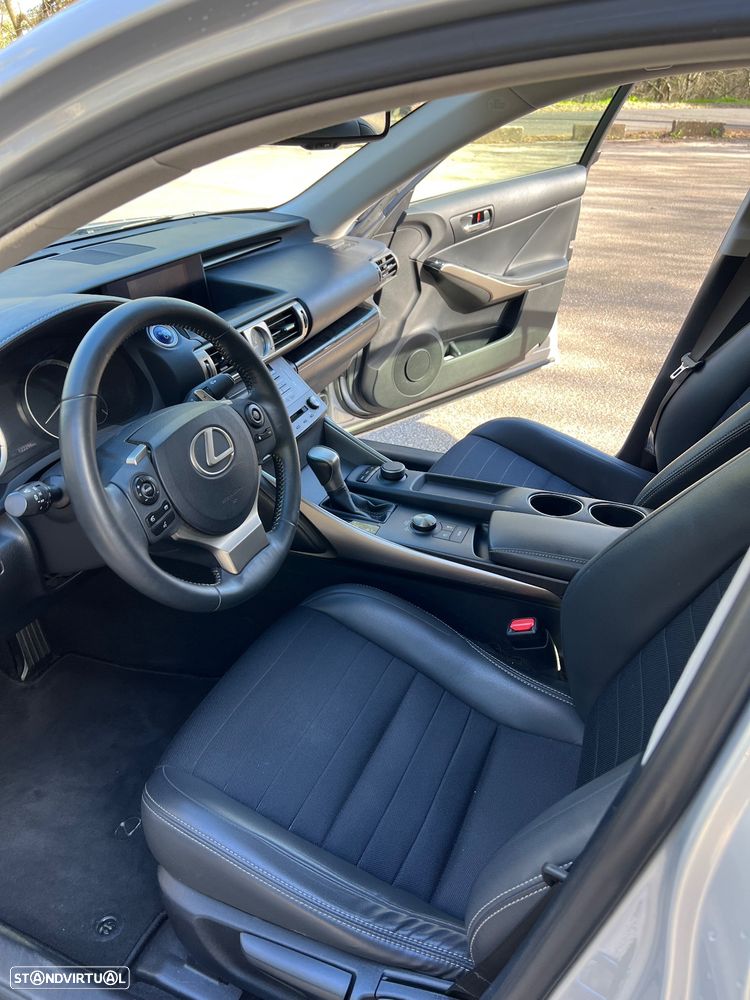 Lexus IS 300H Executive+ - 20