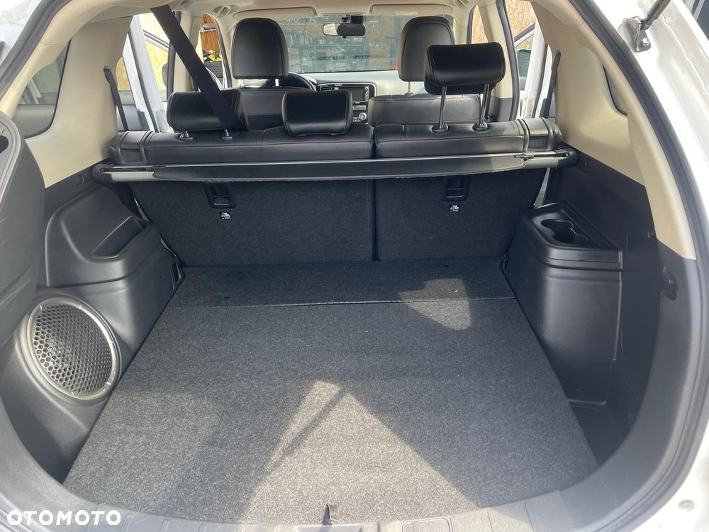 Mitsubishi Outlander 2.0 4WD Top - 24
