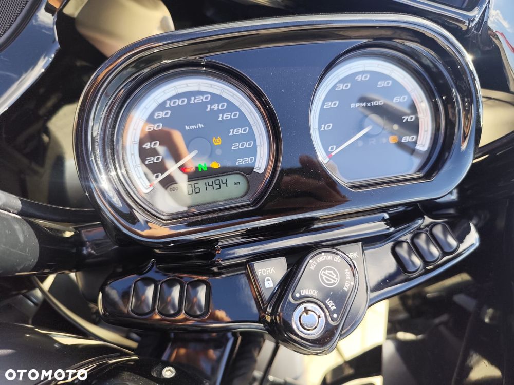 Harley-Davidson Touring Road Glide - 17