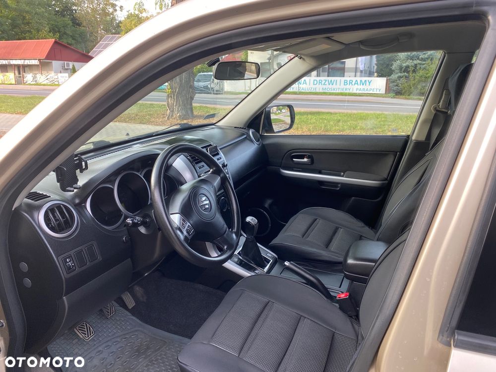 Suzuki Grand Vitara 2.0 - 7
