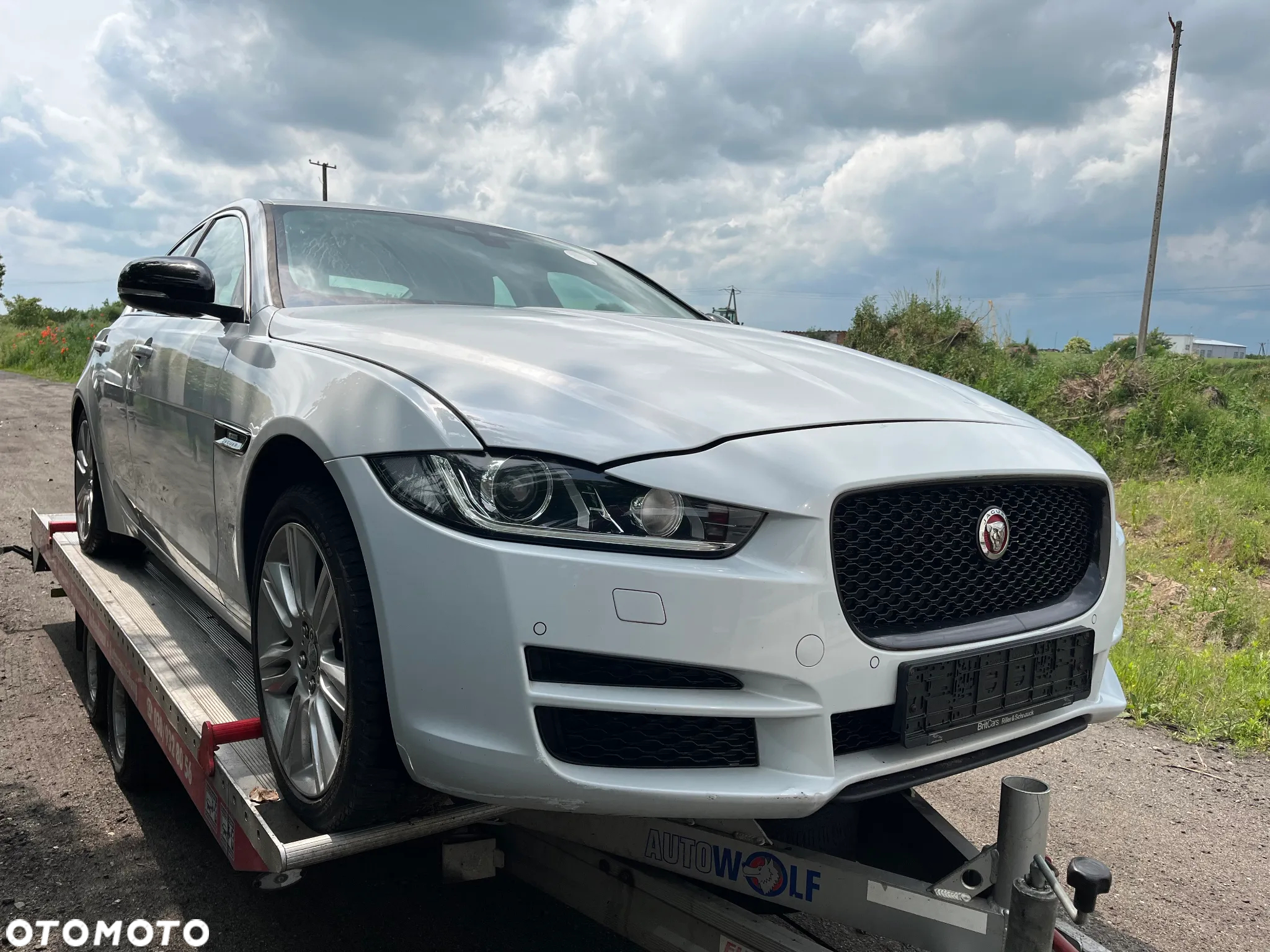 Jaguar XE 2.0 T R-Sport - 14
