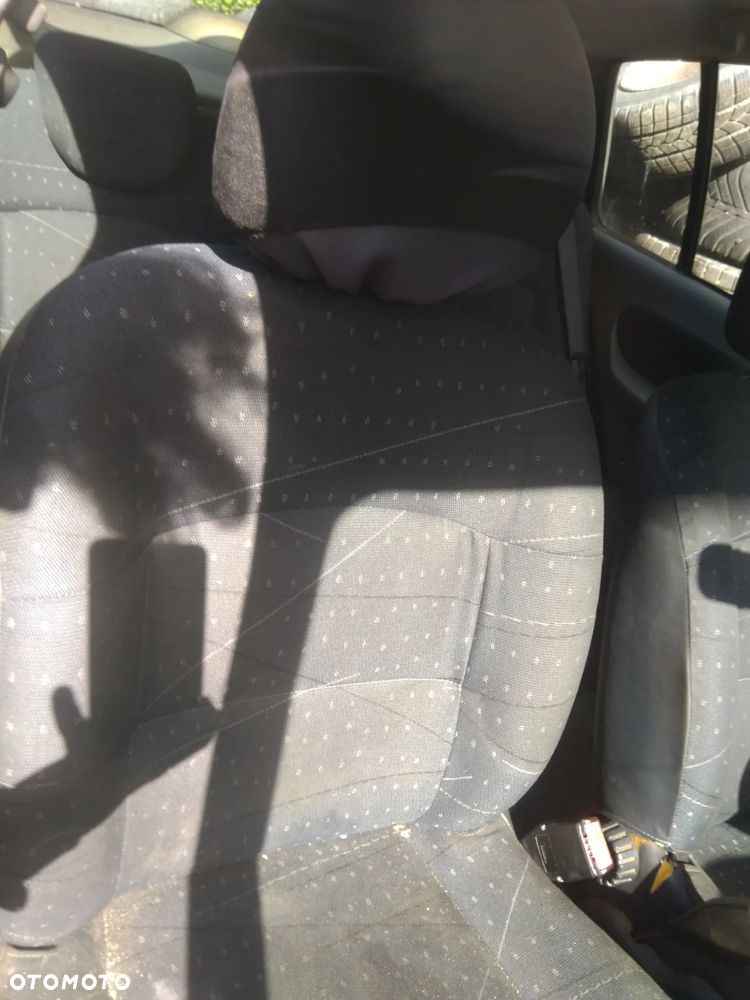 Auto na części - Renault Thalia 65KM diesel 2003 Silnik Skrzynia Drzwi Maska Klapa Błotnik Zderzak Lampa Szyba Klamka Lusterko Deska Kokpit - 10