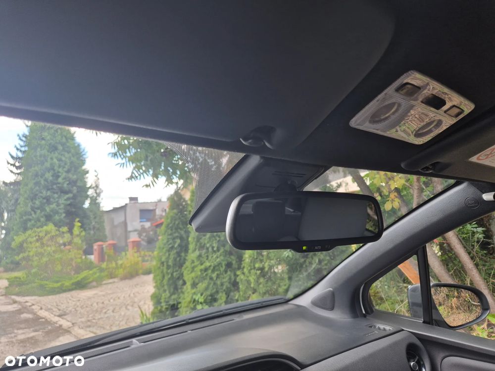 Toyota Yaris Hybrid 100 Selection - 22