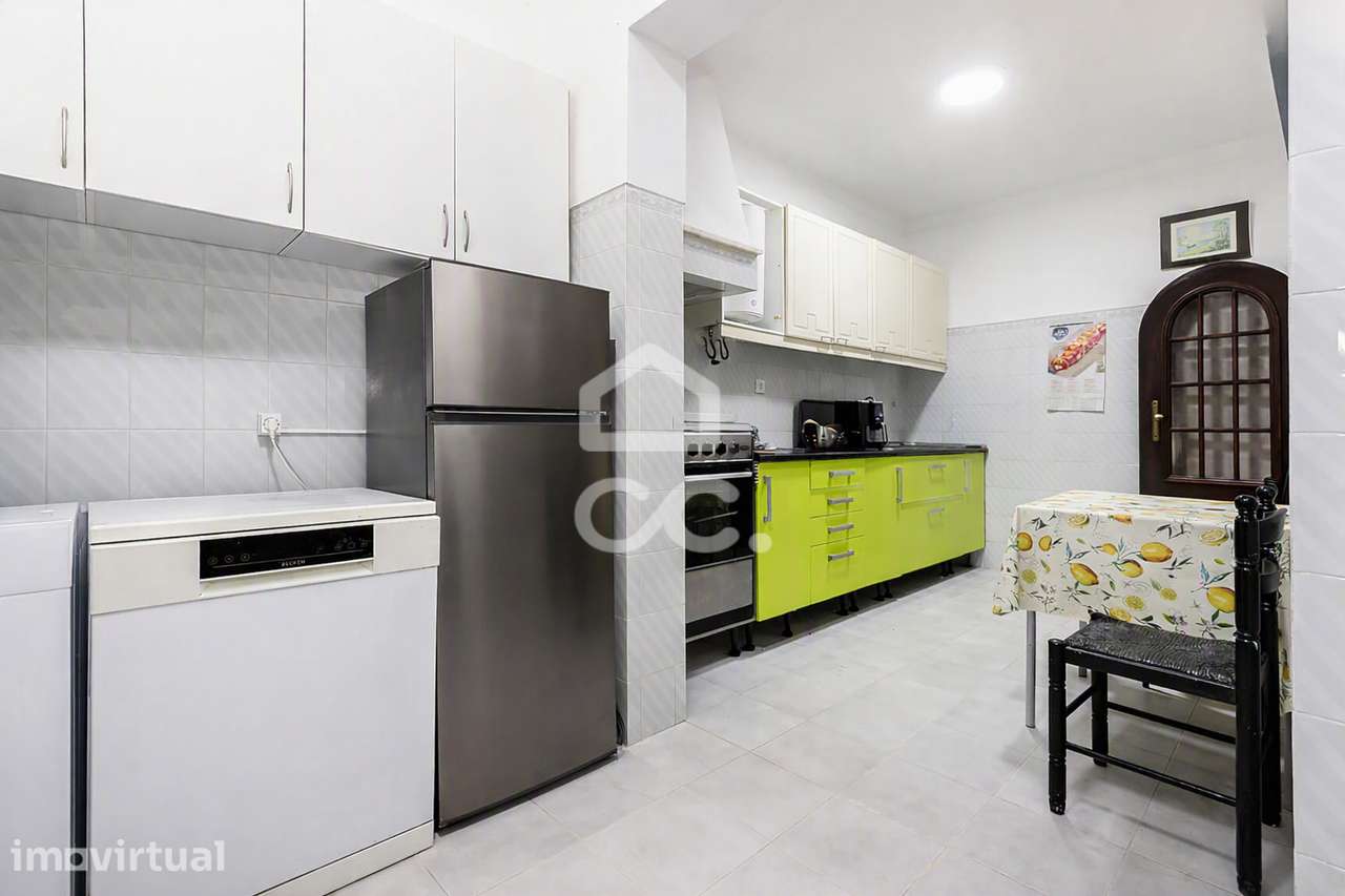 Moradia T2+1 c/ Aproveitamento de Sótão, Bairro dos Canaviais, Évora - Grande imagem: 4/27