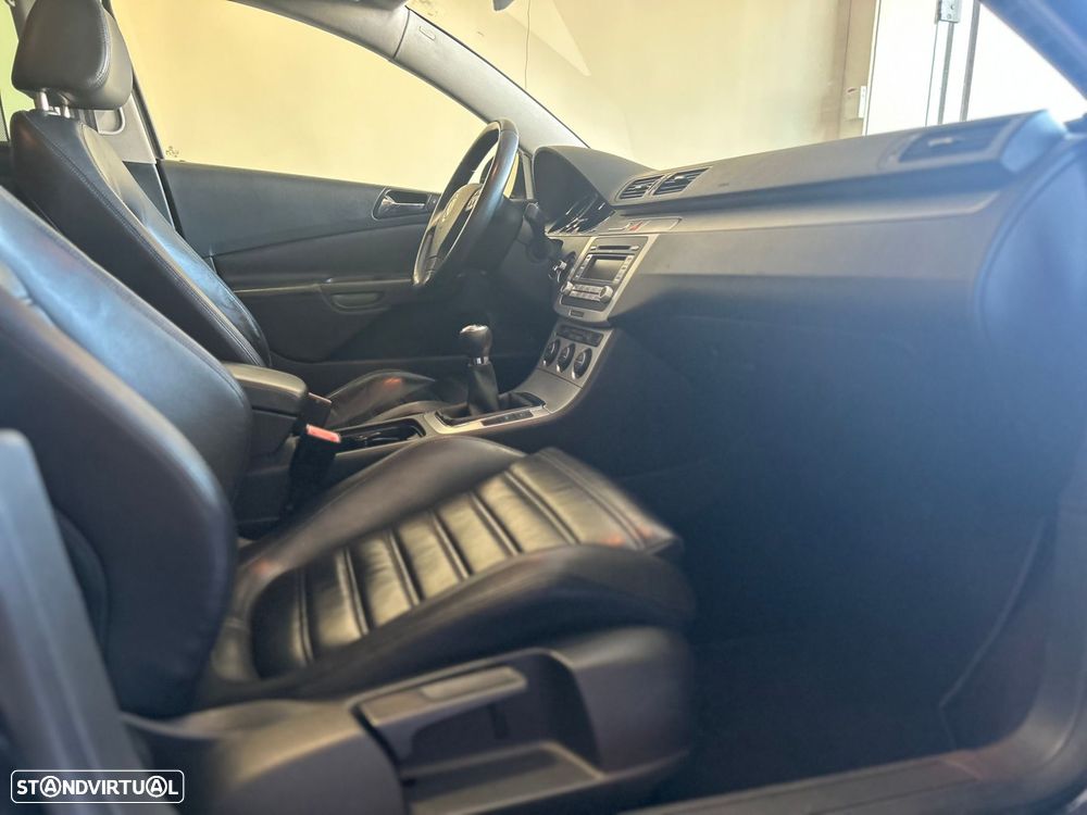 VW Passat Variant 2.0 TDi 4M Highline - 22
