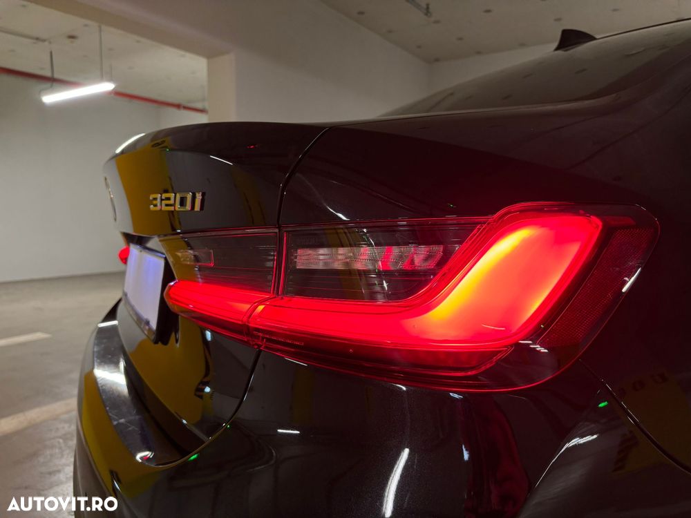 BMW Seria 3 320i xDrive AT - 21
