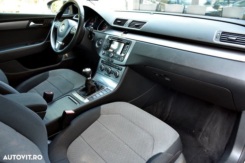 Volkswagen Passat 2.0 Blue TDI SCR Comfortline - 18