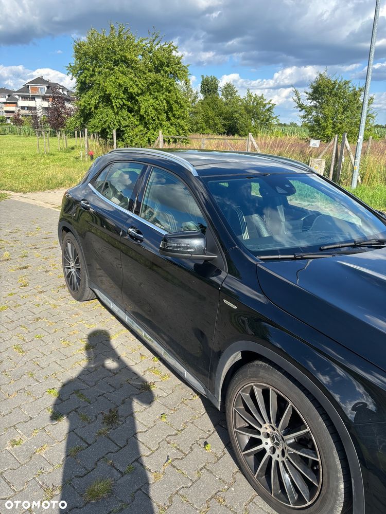 Mercedes-Benz GLA 200 7G-DCT - 7