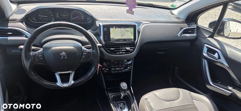 Peugeot 2008 1.2 Pure Tech Allure S&S EAT6 - 10