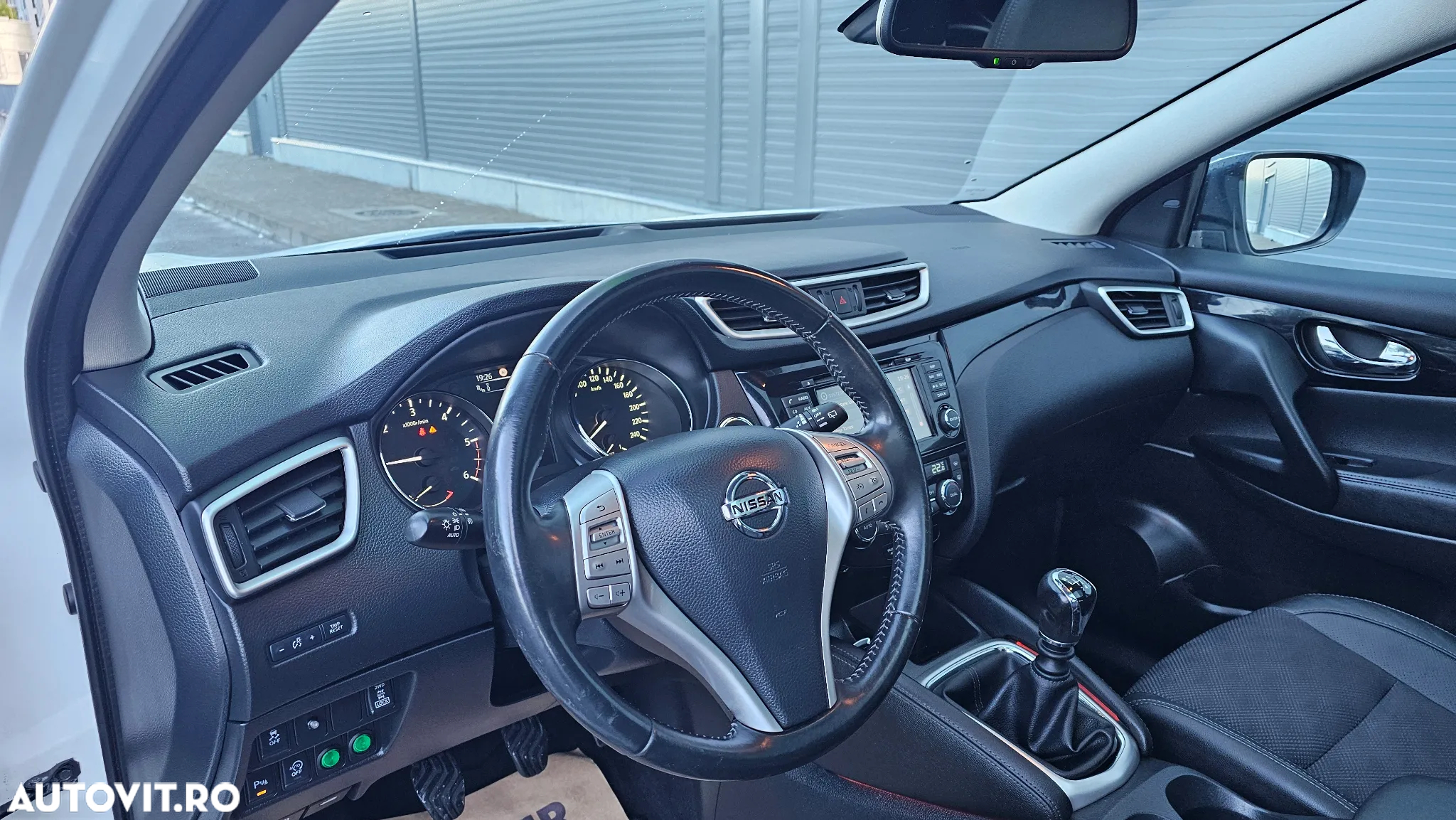 Nissan Qashqai 1.6 DCI 4 x 4 DPF Start/Stop tekna - 16