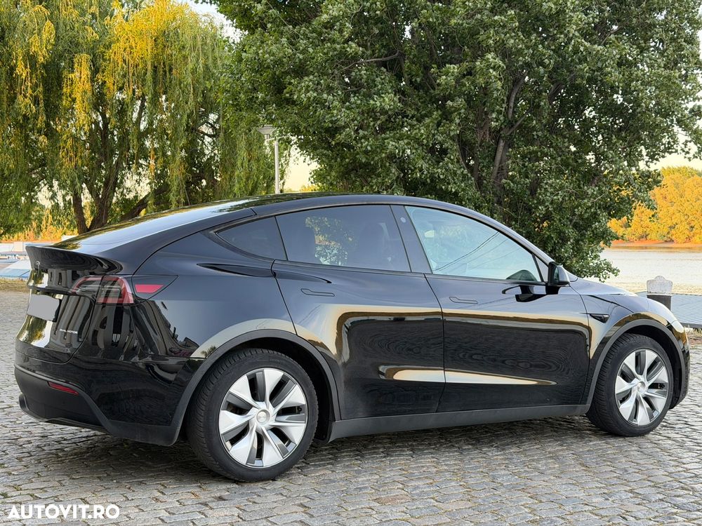 Tesla Model Y - 5