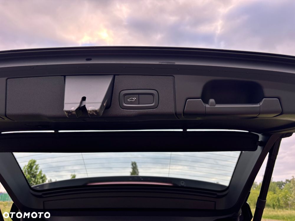 Volvo XC 60 B4 D AWD Momentum Pro - 28
