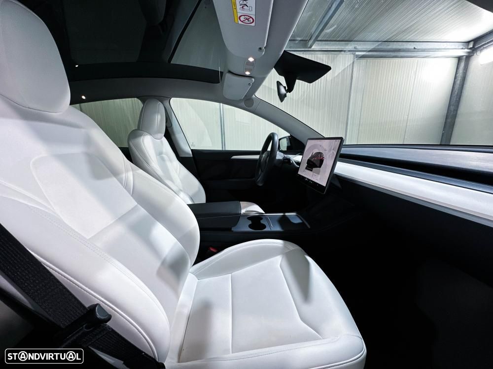 Tesla Model Y Performance Dual Motor AWD - 29