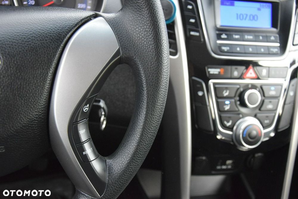 Hyundai i30 1.4 Classic + - 27