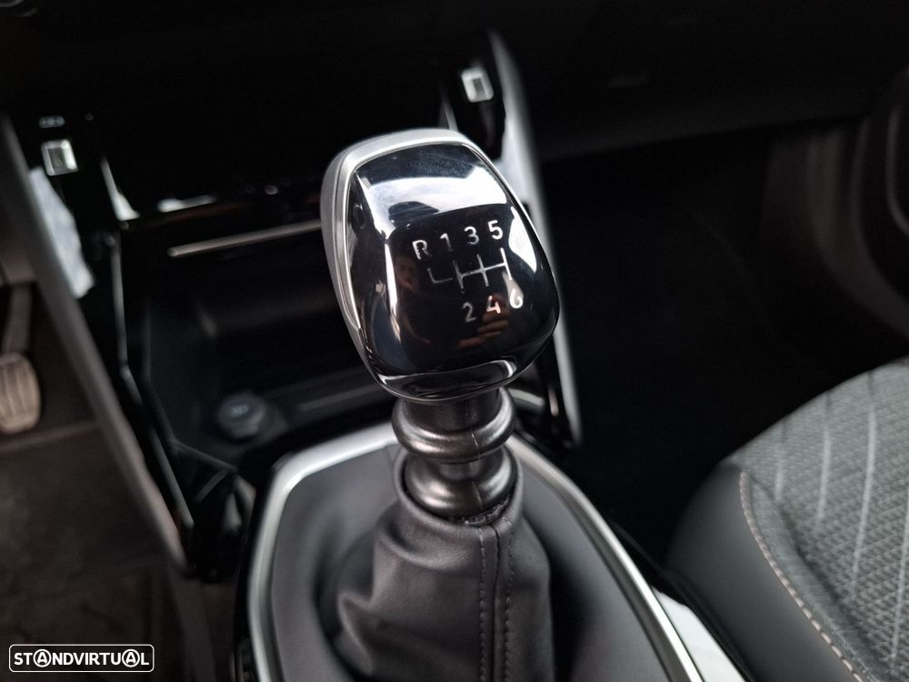 Peugeot 2008 1.2 PureTech Allure - 18