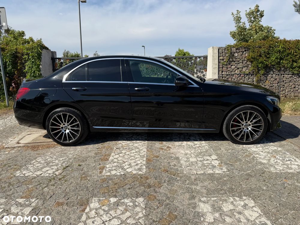 Mercedes-Benz Klasa C 300 9G-TRONIC - 8