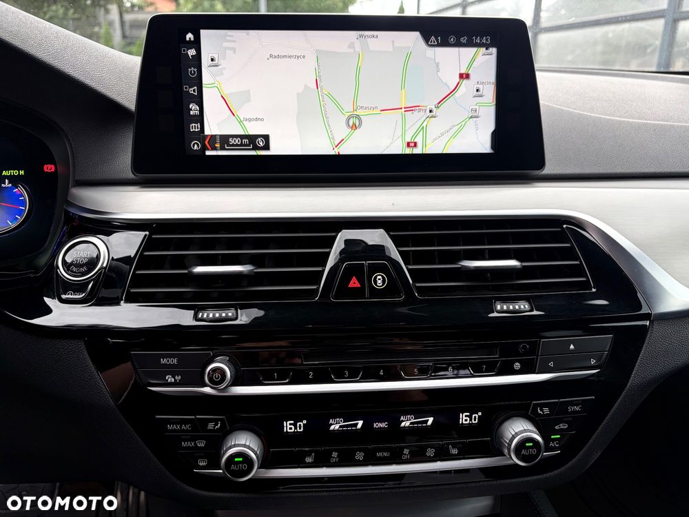 BMW Seria 5 520d xDrive - 17