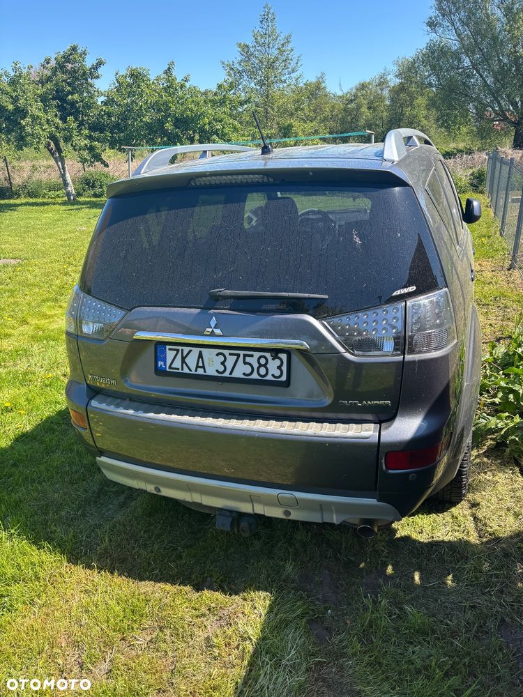 Mitsubishi Outlander - 1