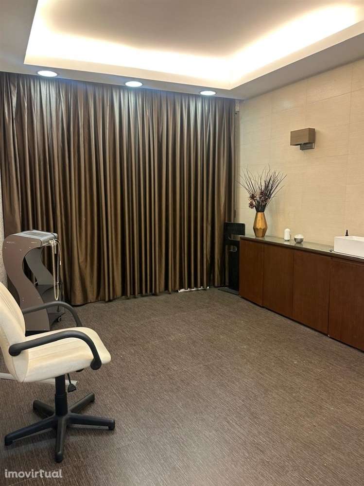 Loja 150m² Rua Costa Cabral, Porto - Grande imagem: 2/24