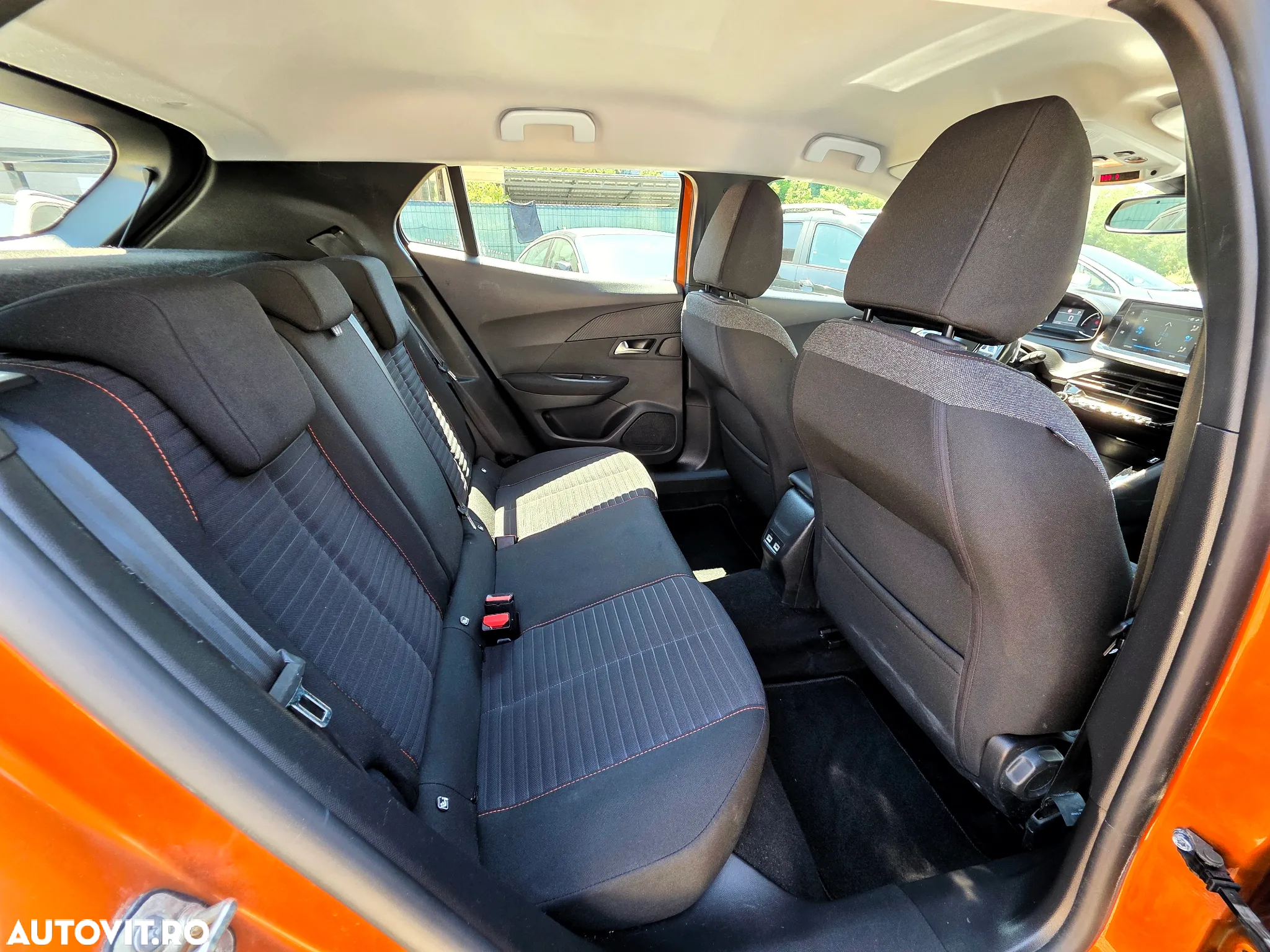 Peugeot 2008 PureTech 130 EAT8 Allure - 16