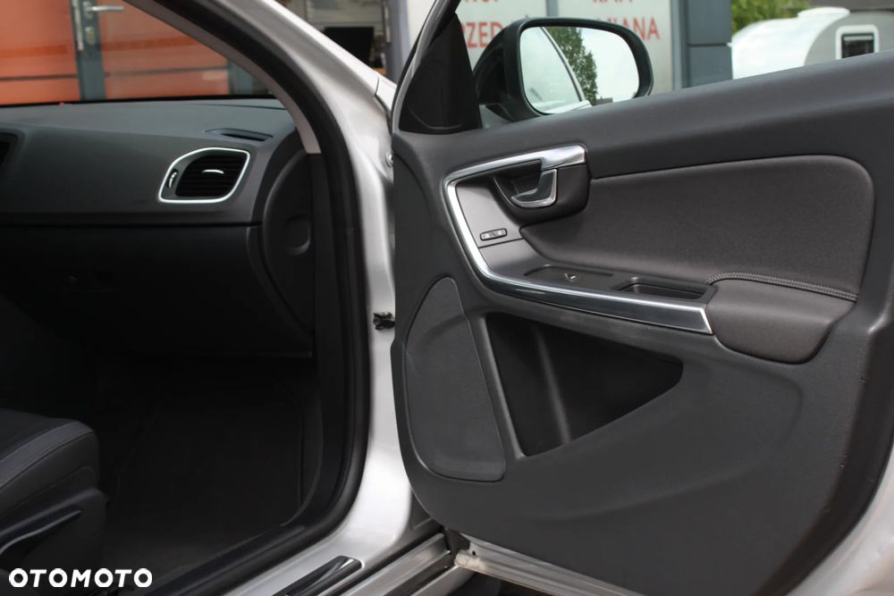 Volvo S60 D3 Geartronic Momentum - 30