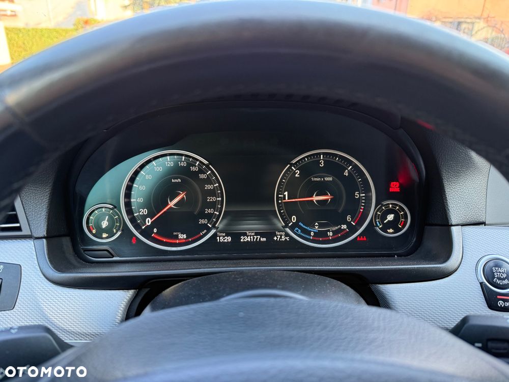 BMW Seria 5 525d - 11
