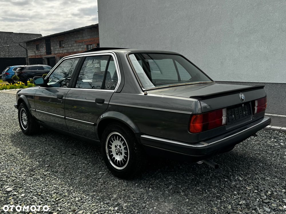 BMW Seria 3 318i - 8