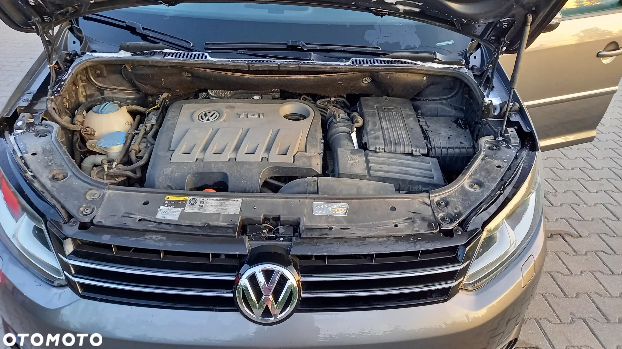 Volkswagen Touran 2.0 TDI DPF BlueMotion Technology DSG Highline - 16
