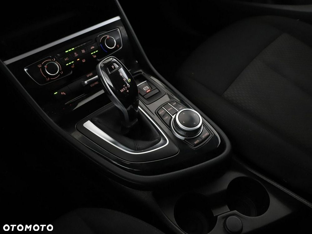 BMW Seria 2 218d xDrive - 28