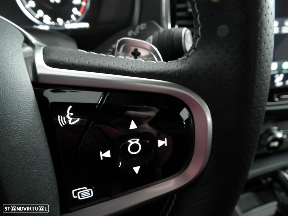 Volvo XC 90 2.0 D4 R-Design - 26