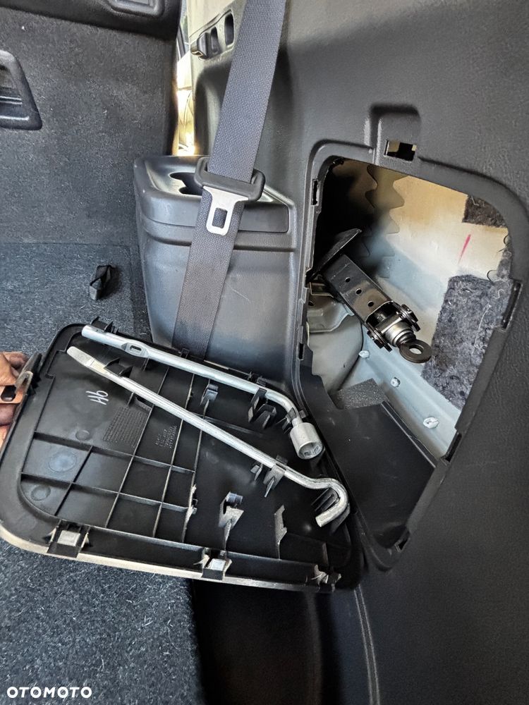 Mitsubishi Outlander 2.0 Intense + Navi 4WD CVT - 30