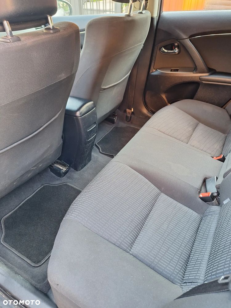 Toyota Avensis - 10