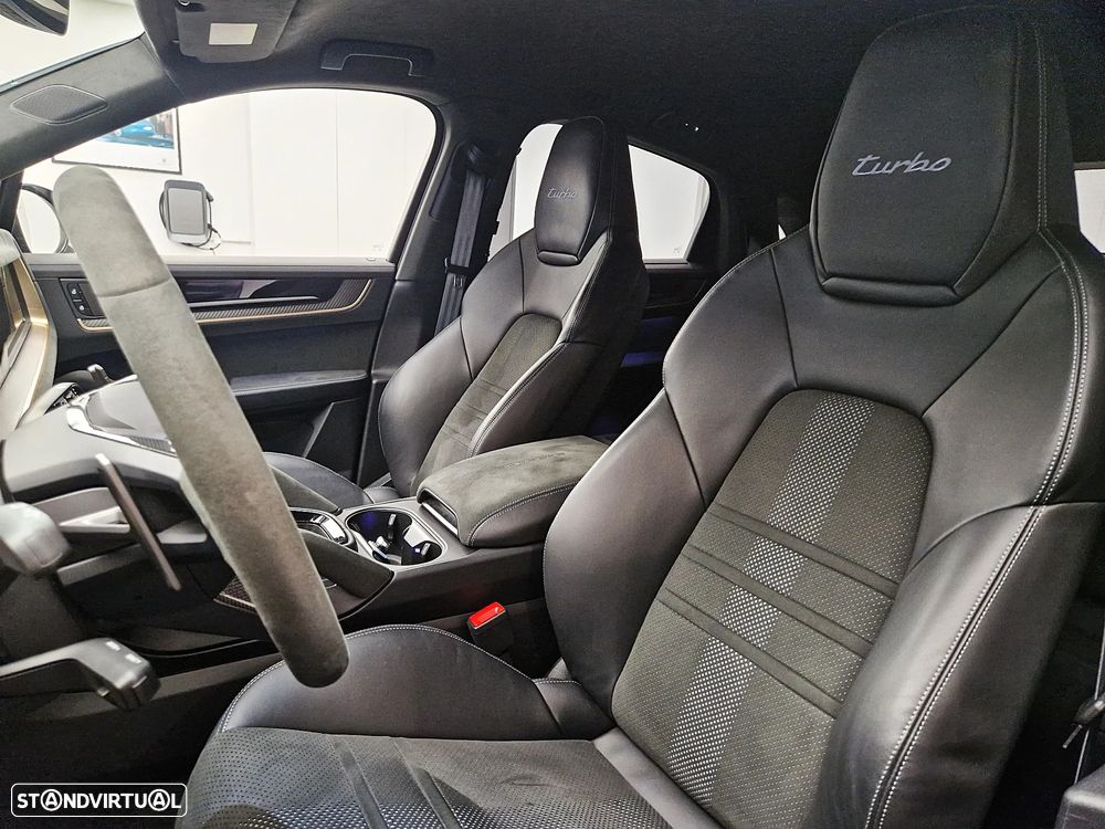 Porsche Cayenne Coupé Turbo E-Hybrid Pacote GT - 28