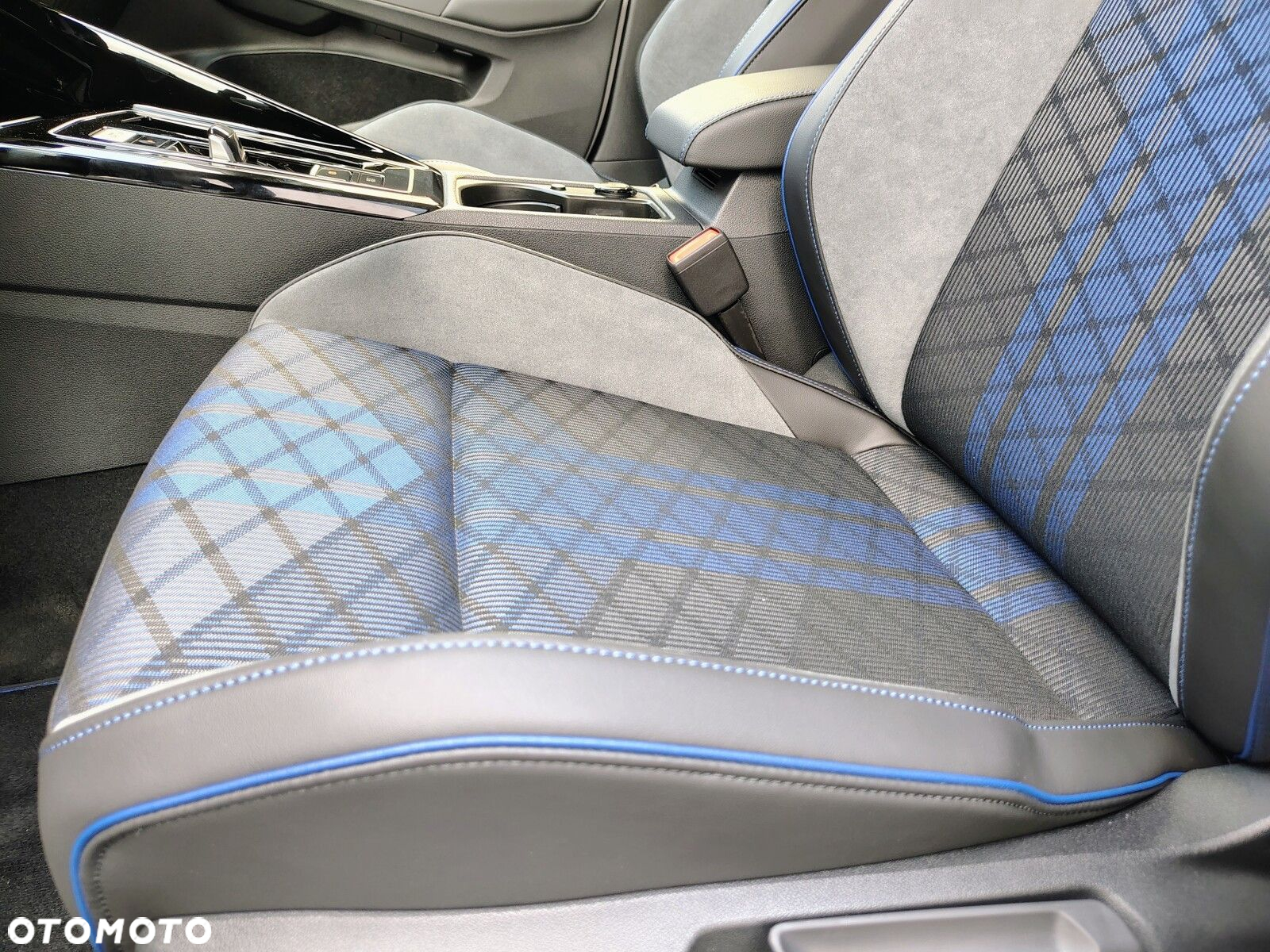 Volkswagen Golf - 27