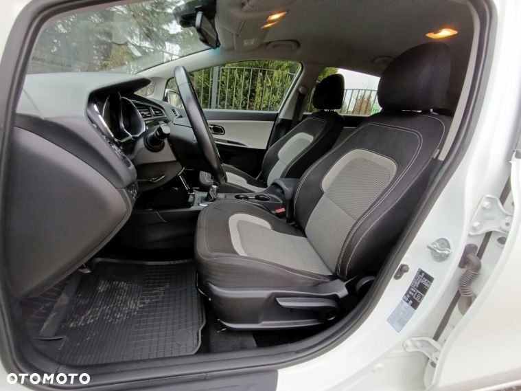 Kia Ceed 1.6 CRDi 115 Dream-Team Edition - 12