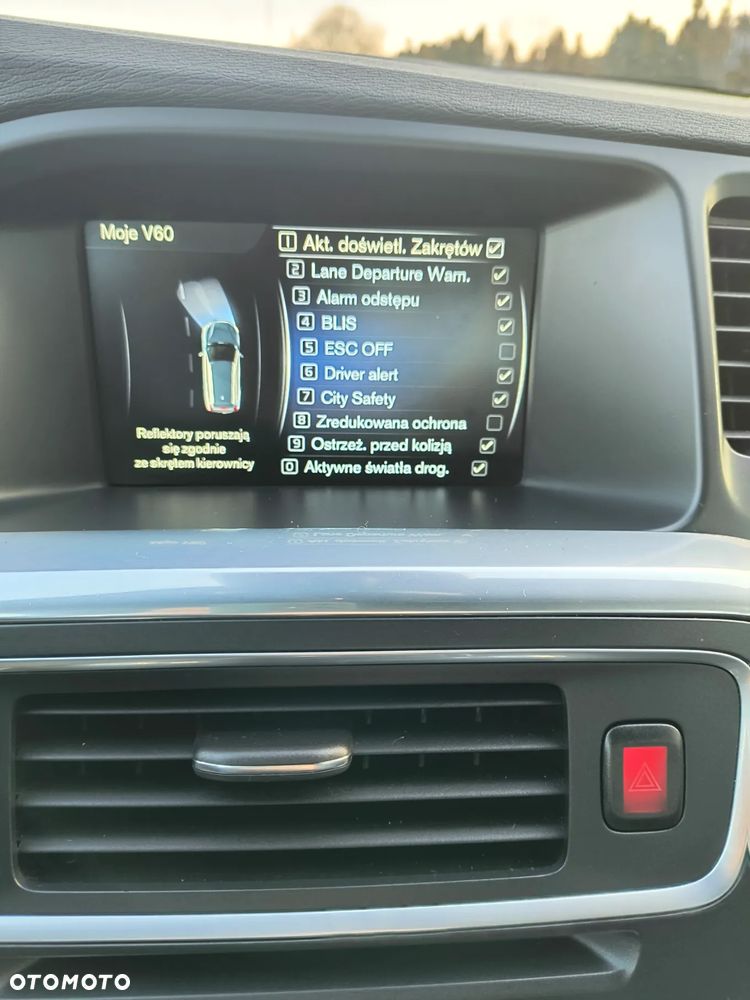 Volvo V60 D6 AWD Plug-in Hybrid Summum - 23