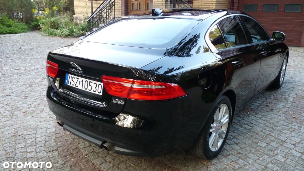 Jaguar XE 25t AWD Prestige - 9