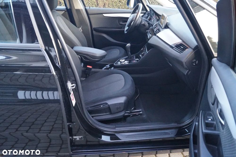 BMW Seria 2 216d - 24