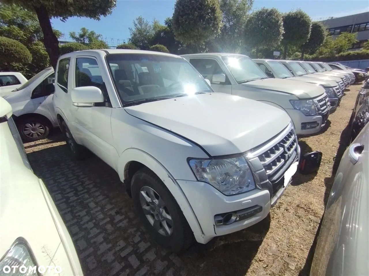 Mitsubishi Pajero - 2