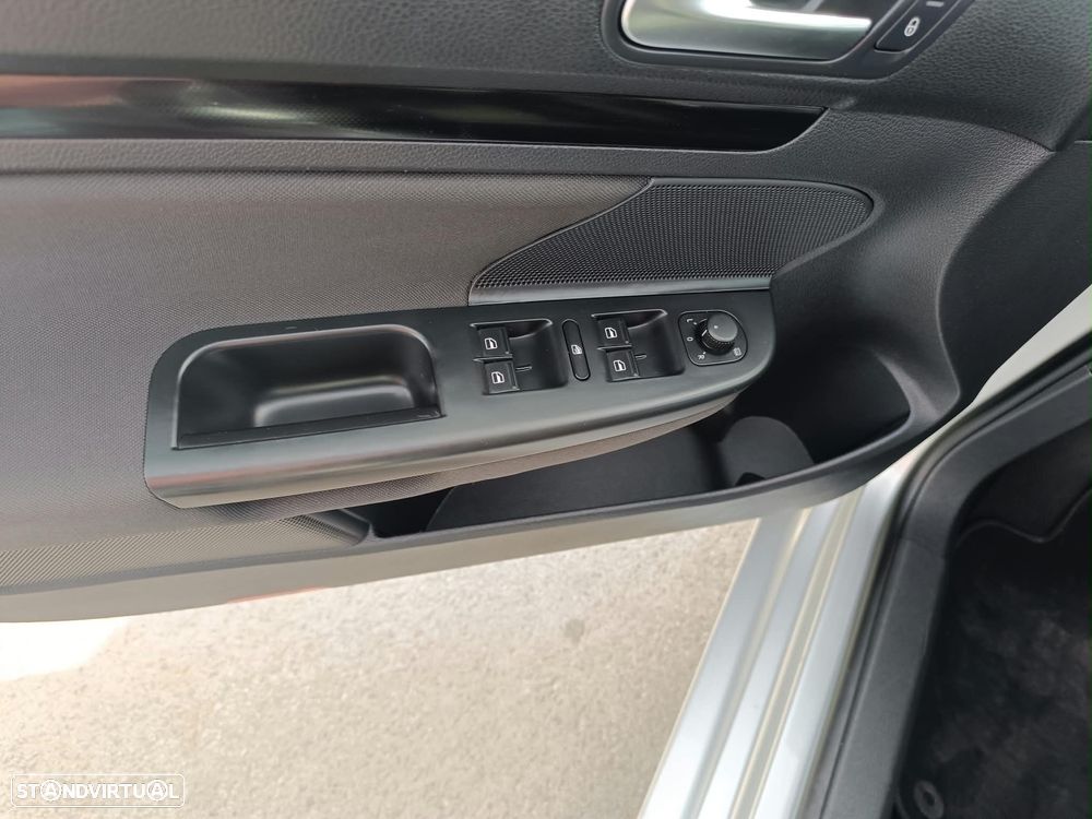 VW Golf Variant 1.6 TDi Confortline - 12