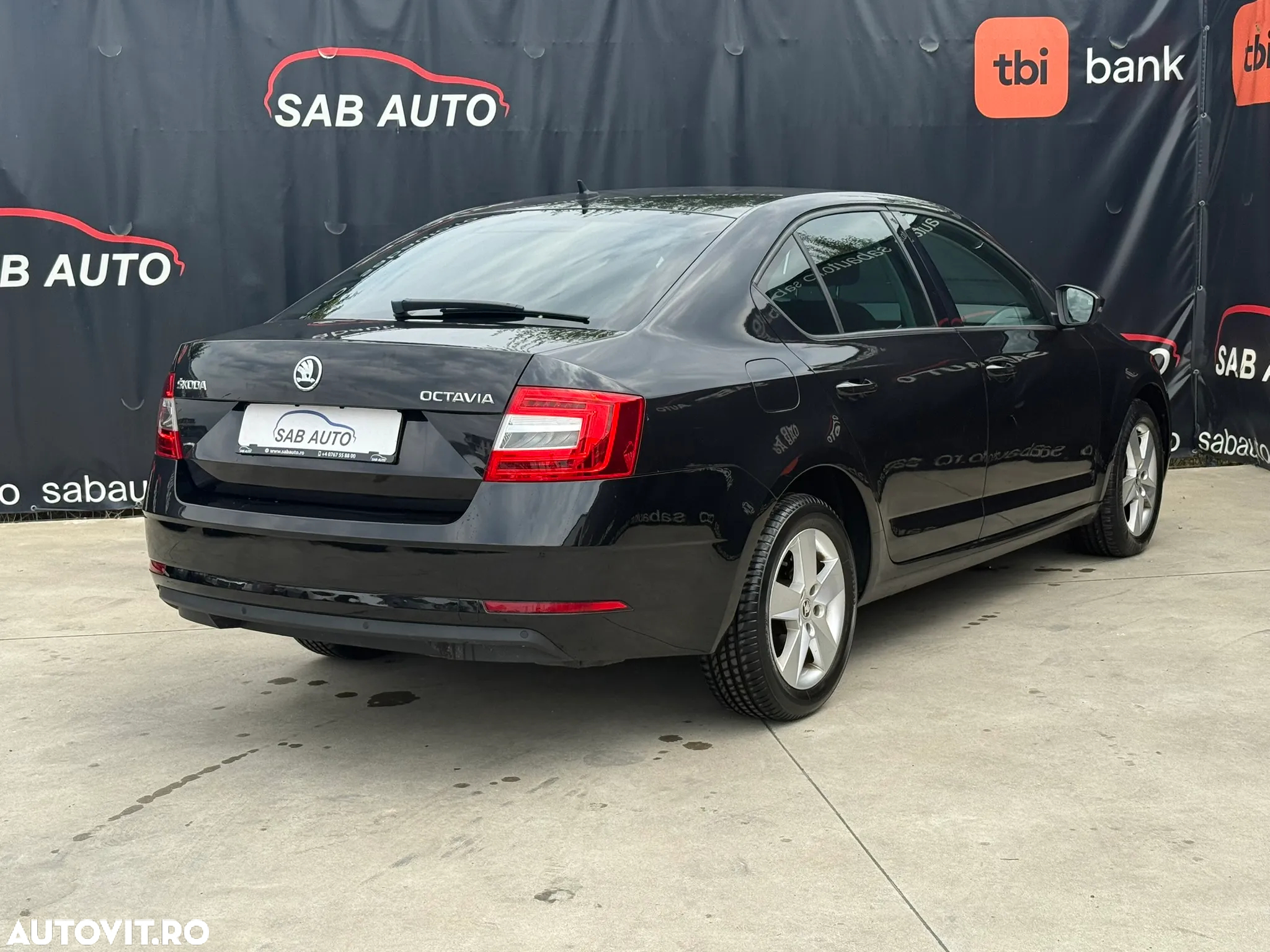 Skoda Octavia 1.6 TDI DSG Ambition - 14