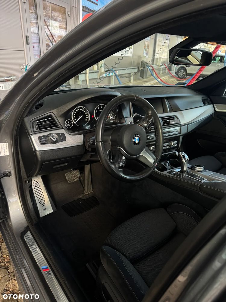 BMW Seria 5 528i xDrive - 16