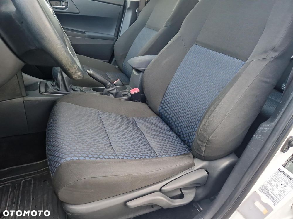 Toyota Auris 1.4 D-4D Terra - 12